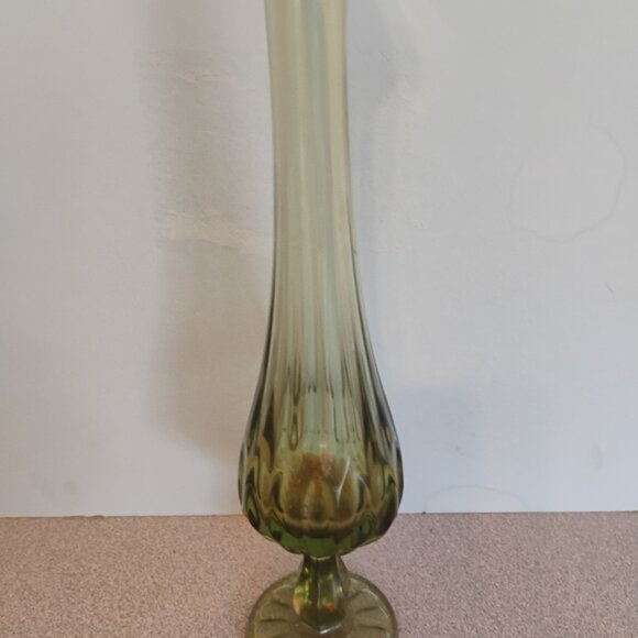 Fenton Vintage Green Colonial Pattern Swung Vase - Picture 5 of 5